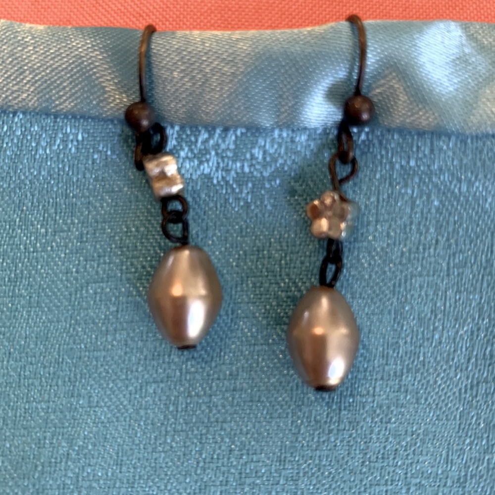 Adorable Champaign colored earrings with adorable floral details.